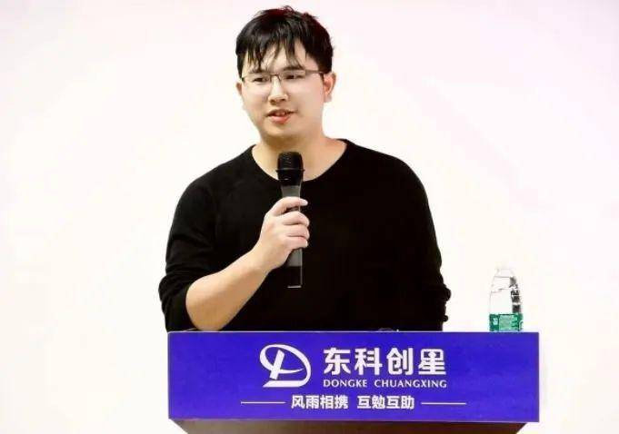 Manus背后的惊天秘密:肖弘、季逸超、张涛的关系大揭秘! 人工智能AI 互联网坊间八卦 微新闻 第2张 Manus背后的惊天秘密:肖弘、季逸超、张涛的关系大揭秘! 人工智能AI 互联网坊间八卦 微新闻 第2张
