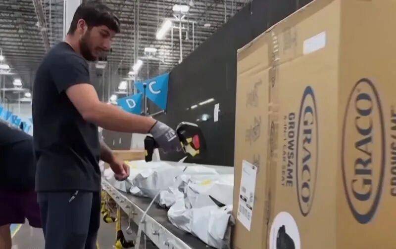 亚马逊暴赚了还裁3万人:AI收割的第一波竟是中产? IT职场 亚马逊 微新闻 第2张 亚马逊暴赚了还裁3万人:AI收割的第一波竟是中产? IT职场 亚马逊 微新闻 第2张