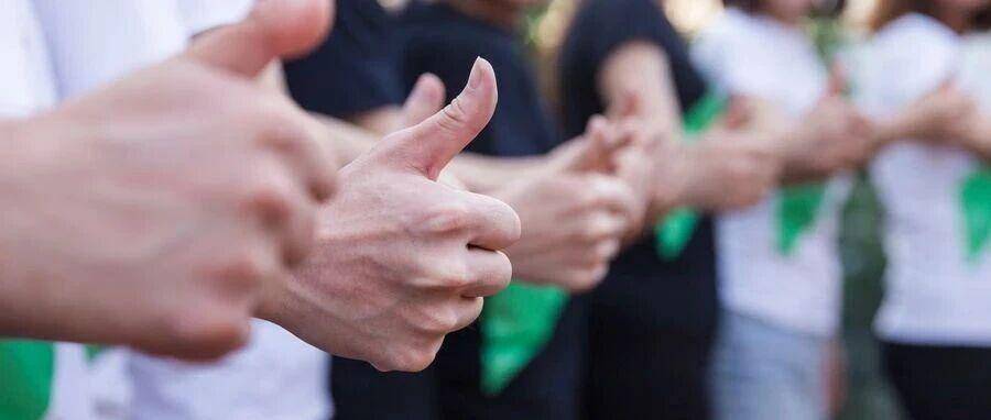 被人夸赞后怎么回应？我学到了一个高级的回复公式